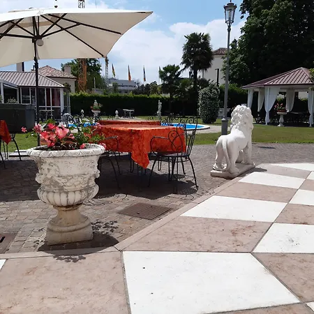 Hotel Villa Stucky-3